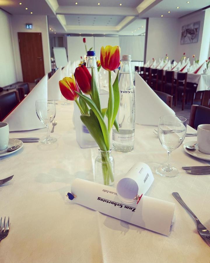 Königsbrunn Hotel Krone מראה חיצוני תמונה