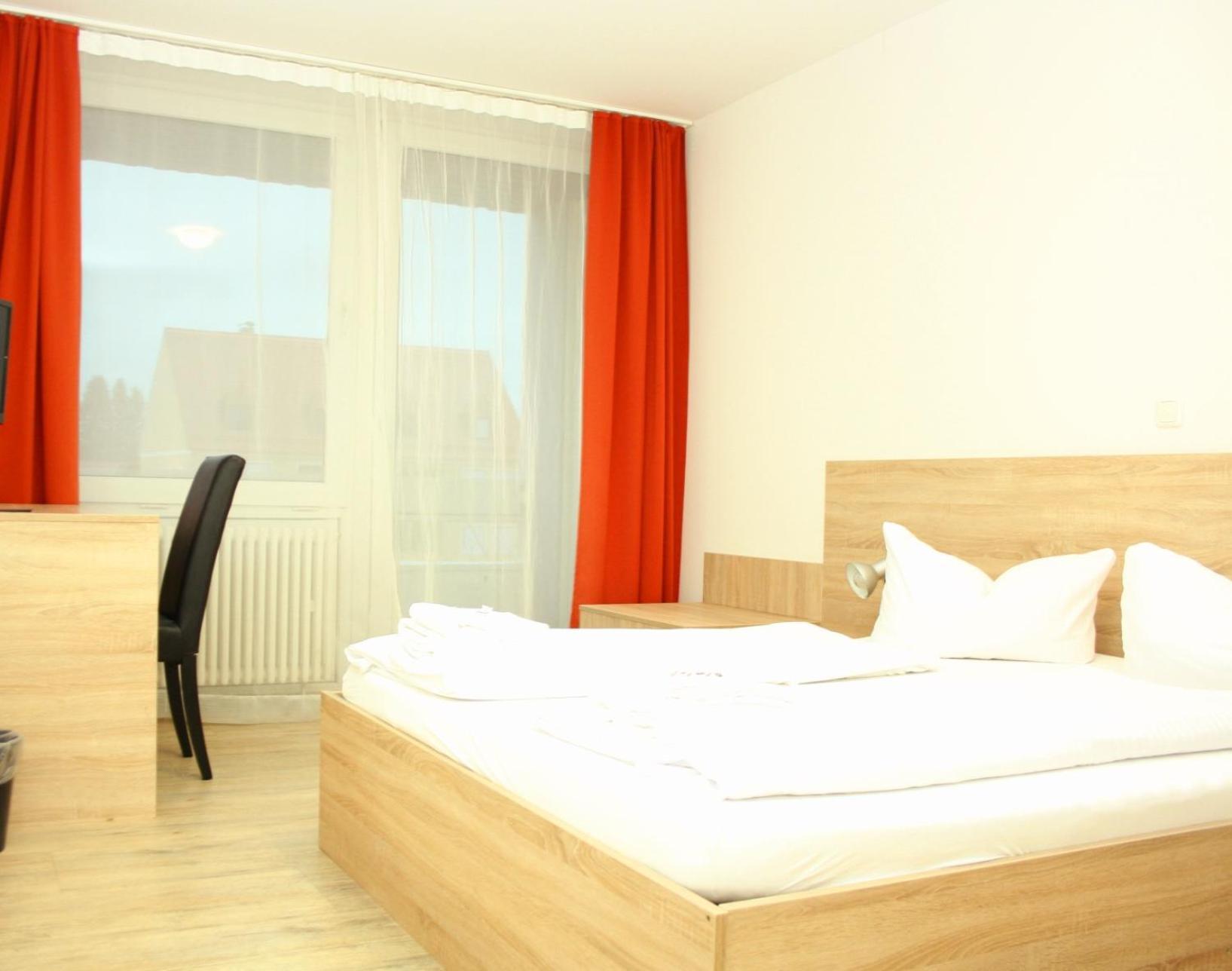 Königsbrunn Hotel Krone מראה חיצוני תמונה