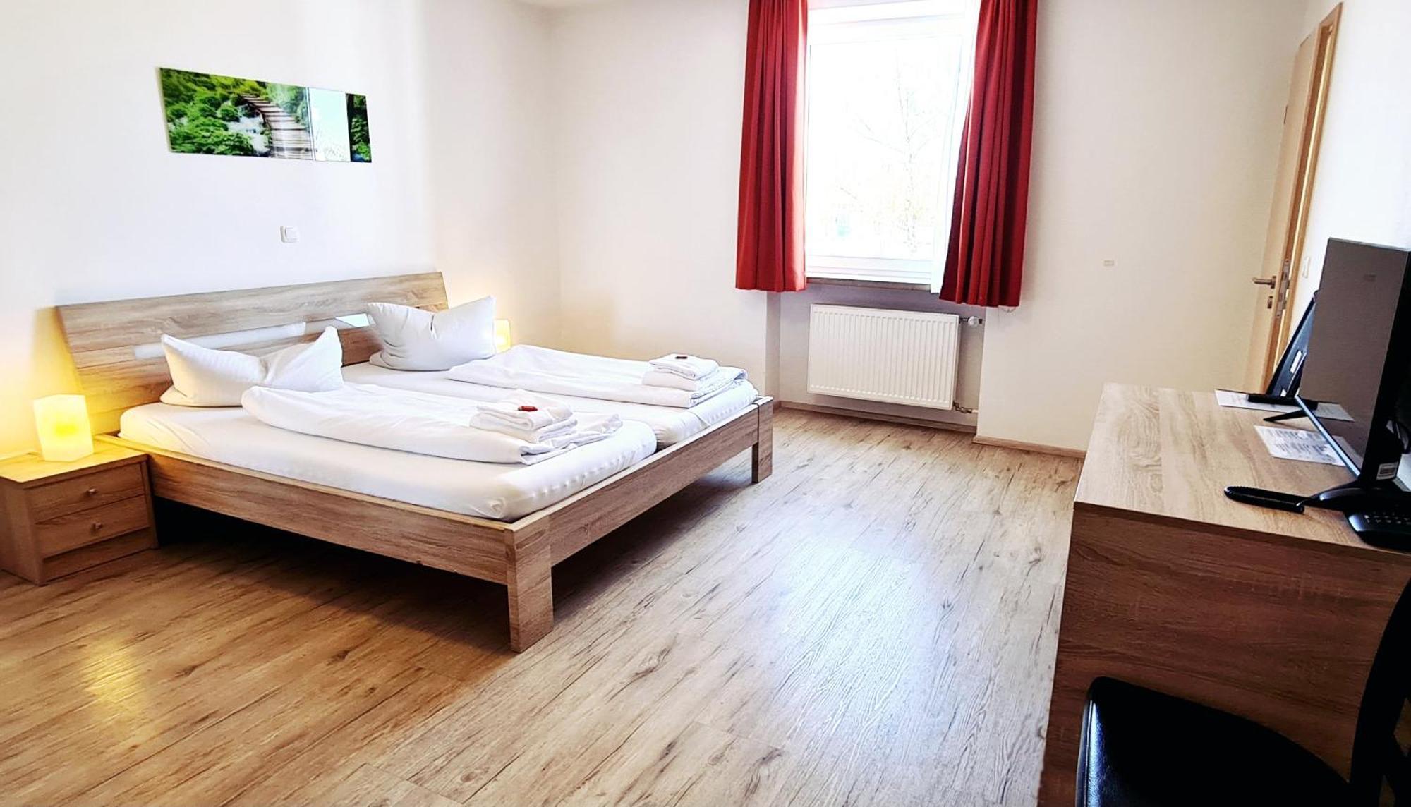 Königsbrunn Hotel Krone מראה חיצוני תמונה