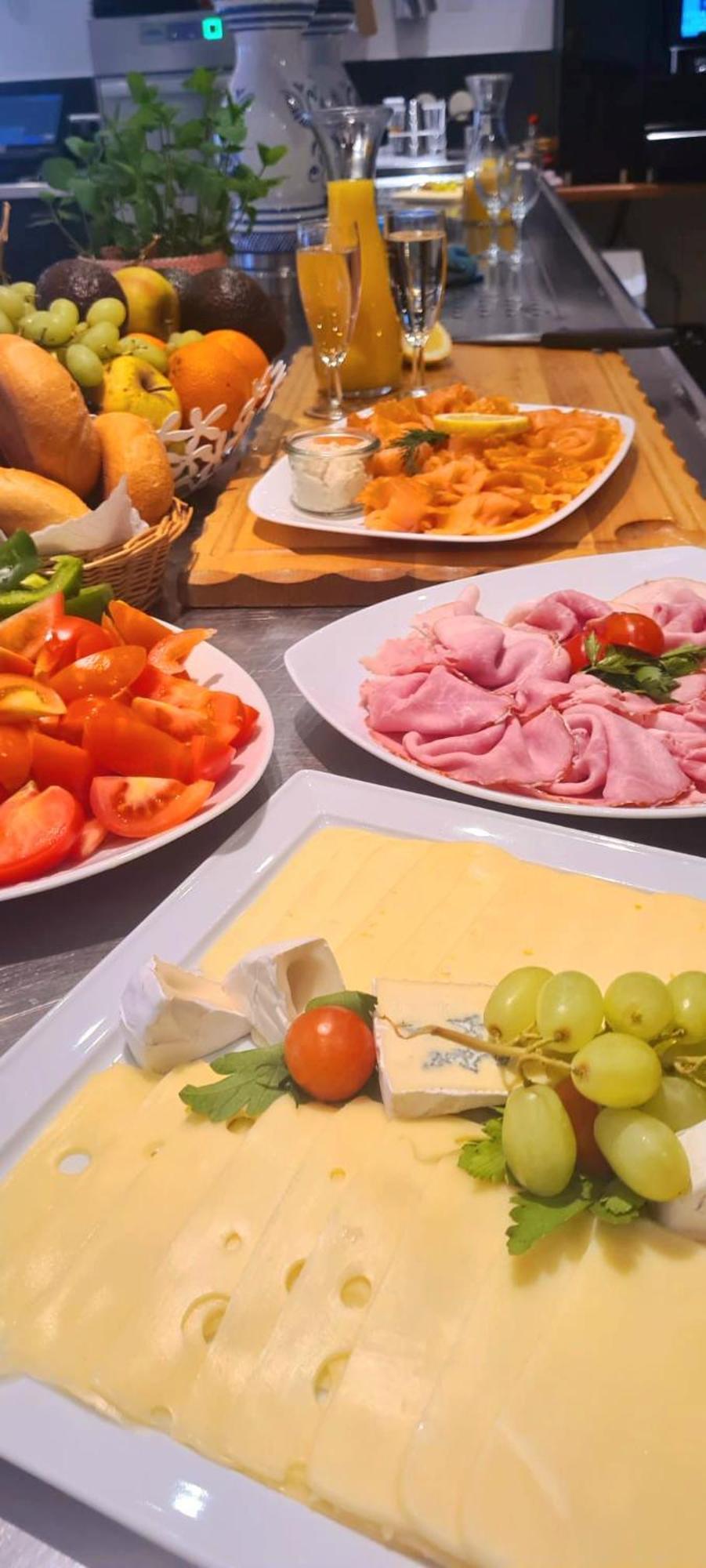 Königsbrunn Hotel Krone מראה חיצוני תמונה