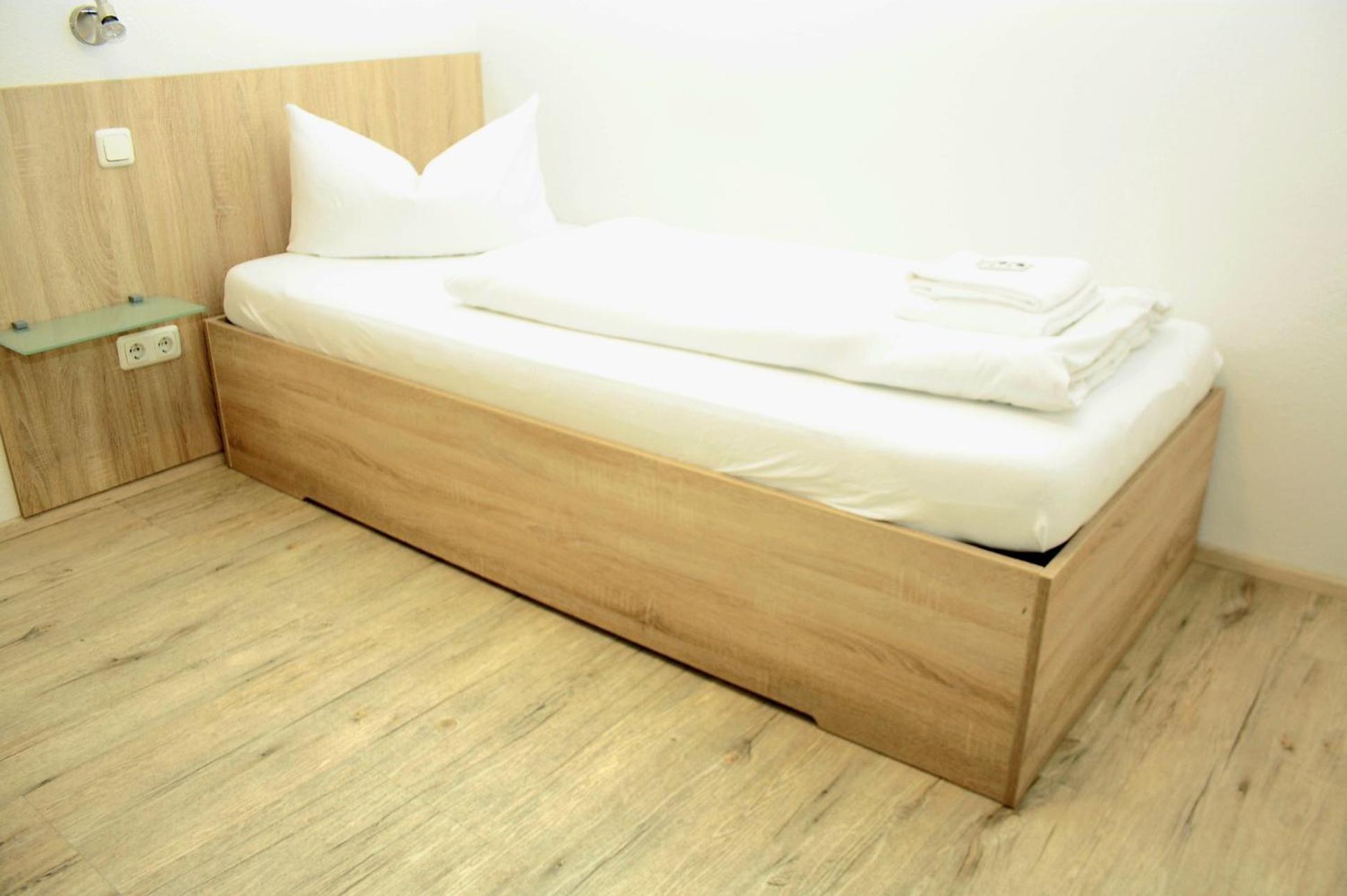 Königsbrunn Hotel Krone מראה חיצוני תמונה