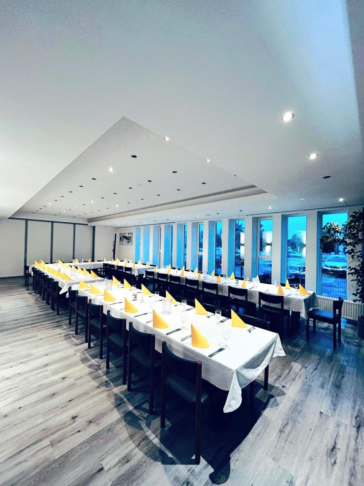 Königsbrunn Hotel Krone מראה חיצוני תמונה