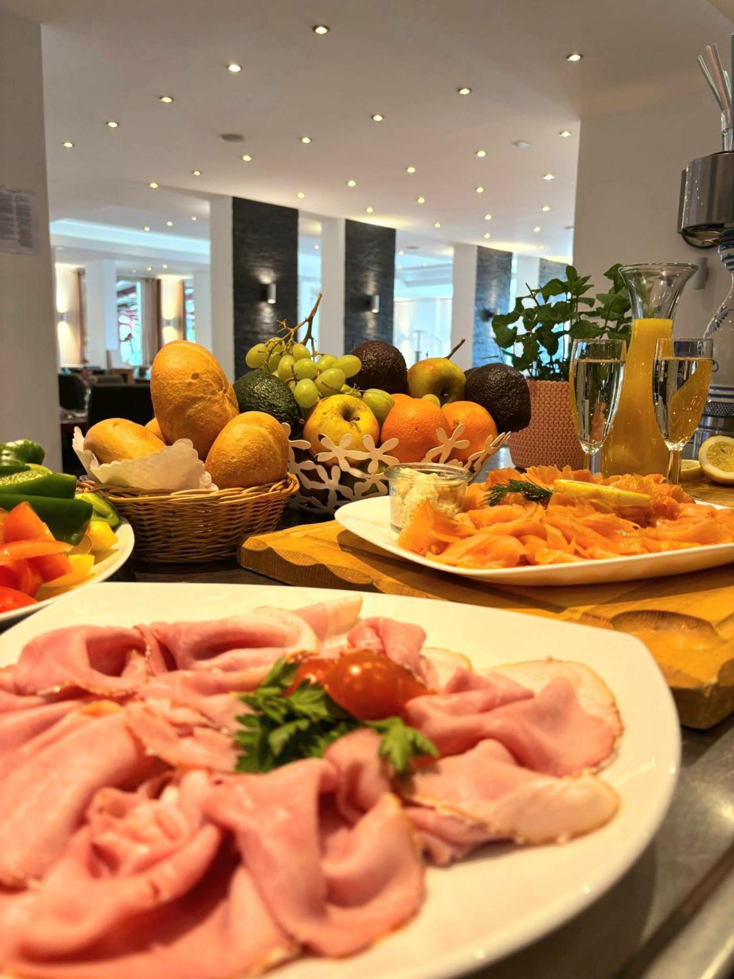 Königsbrunn Hotel Krone מראה חיצוני תמונה