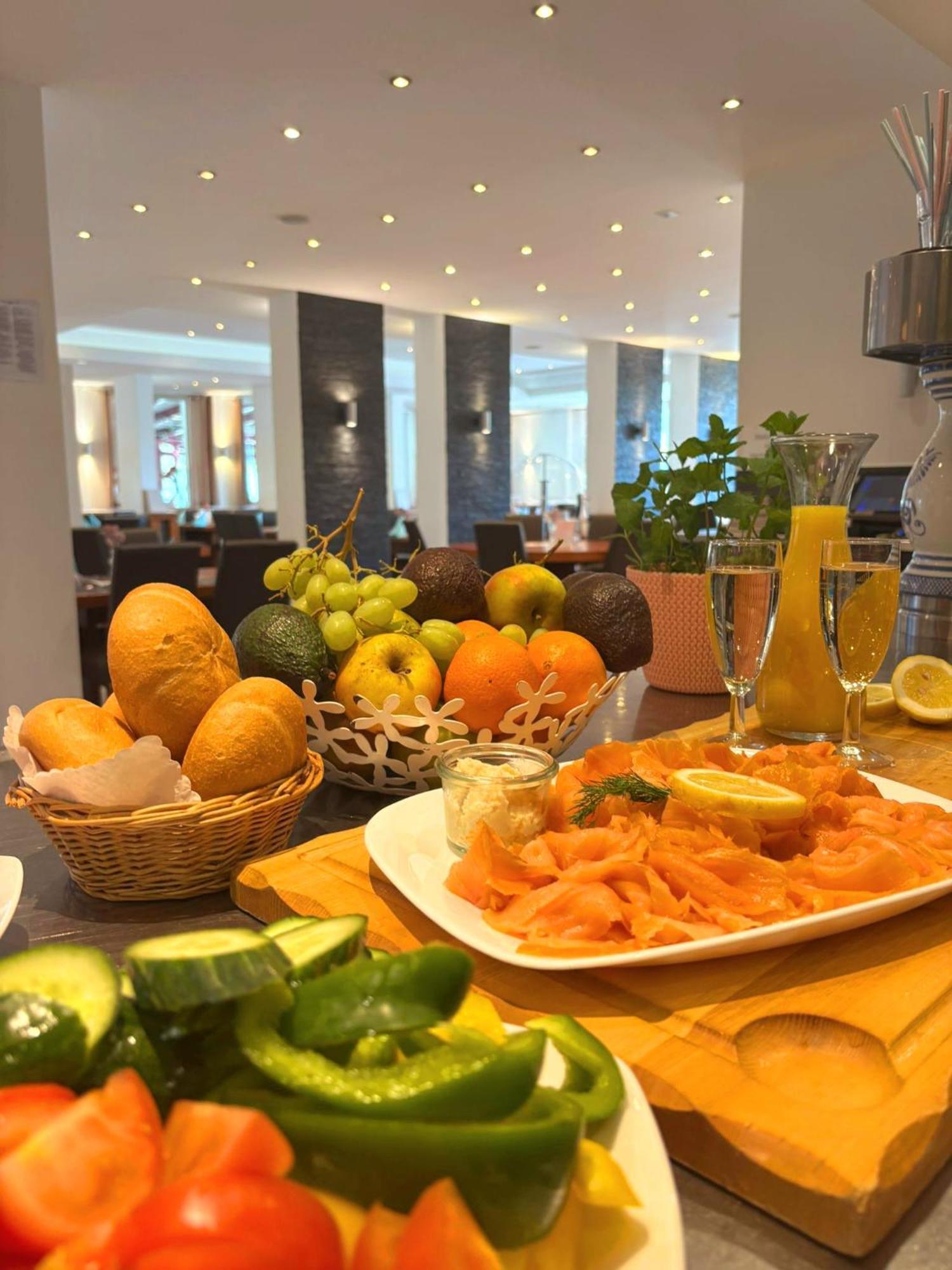 Königsbrunn Hotel Krone מראה חיצוני תמונה