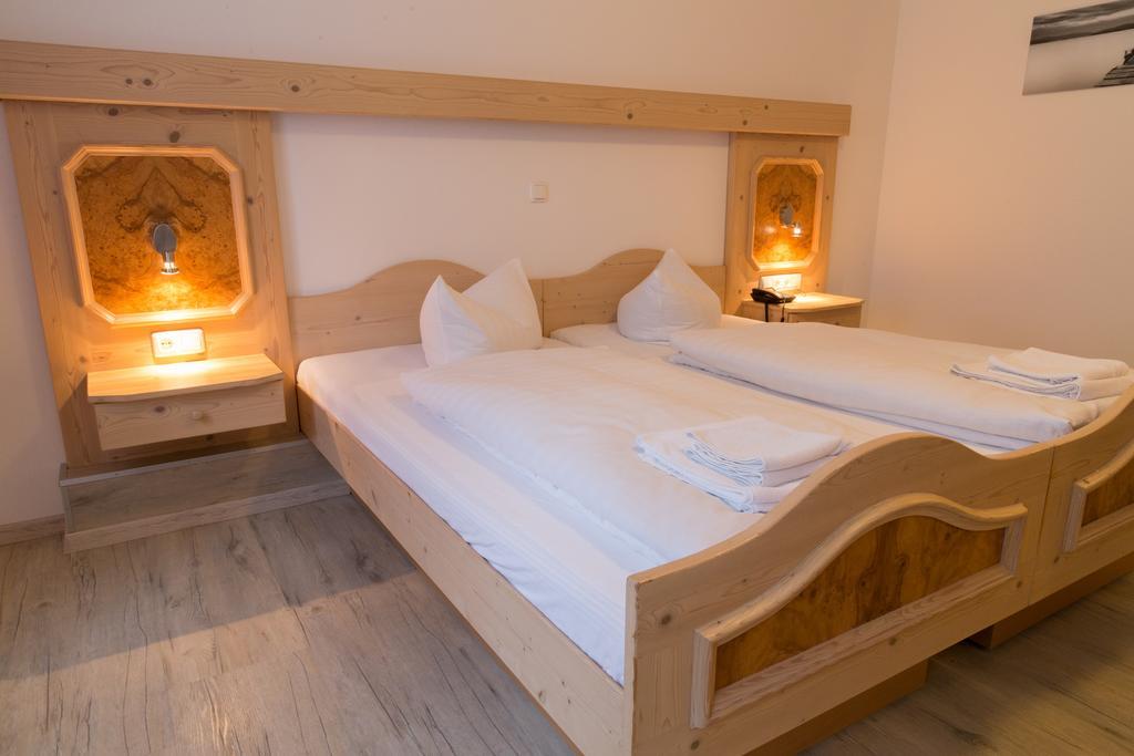 Königsbrunn Hotel Krone חדר תמונה