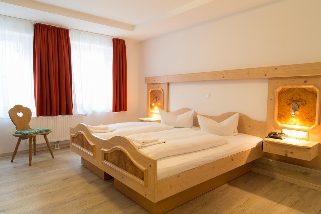 Königsbrunn Hotel Krone חדר תמונה